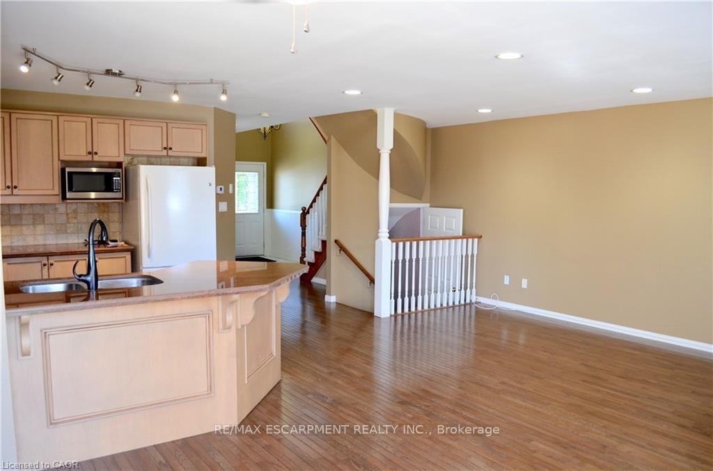 Photo 8 of 122 Foxborough Drive, Hamilton, Ancaster — HOMEH