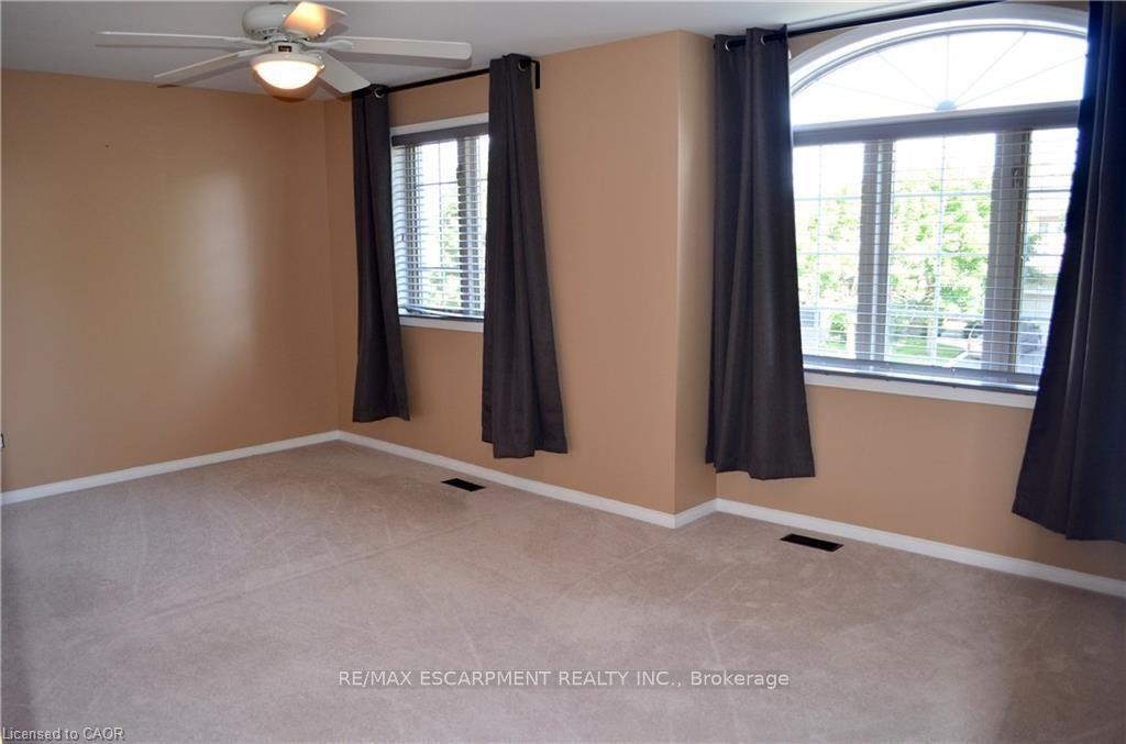 Photo 9 of 122 Foxborough Drive, Hamilton, Ancaster — HOMEH