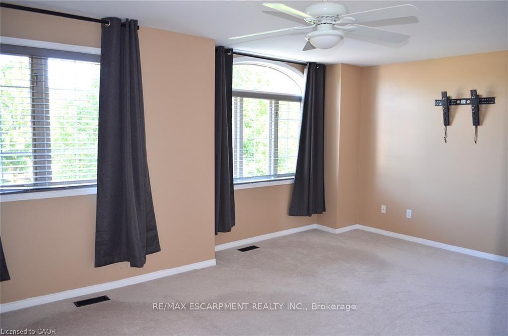 Photo 10 of 122 Foxborough Drive, Hamilton, Ancaster — HOMEH
