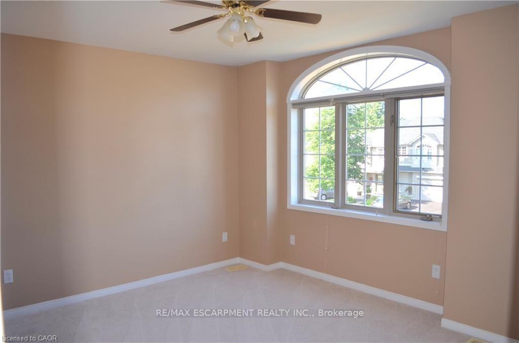 Photo 11 of 122 Foxborough Drive, Hamilton, Ancaster — HOMEH
