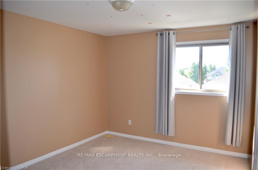 Photo 12 of 122 Foxborough Drive, Hamilton, Ancaster — HOMEH