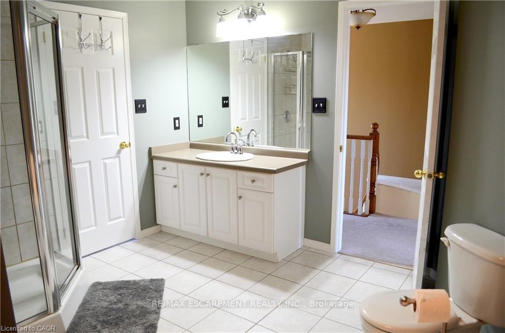 Photo 13 of 122 Foxborough Drive, Hamilton, Ancaster — HOMEH
