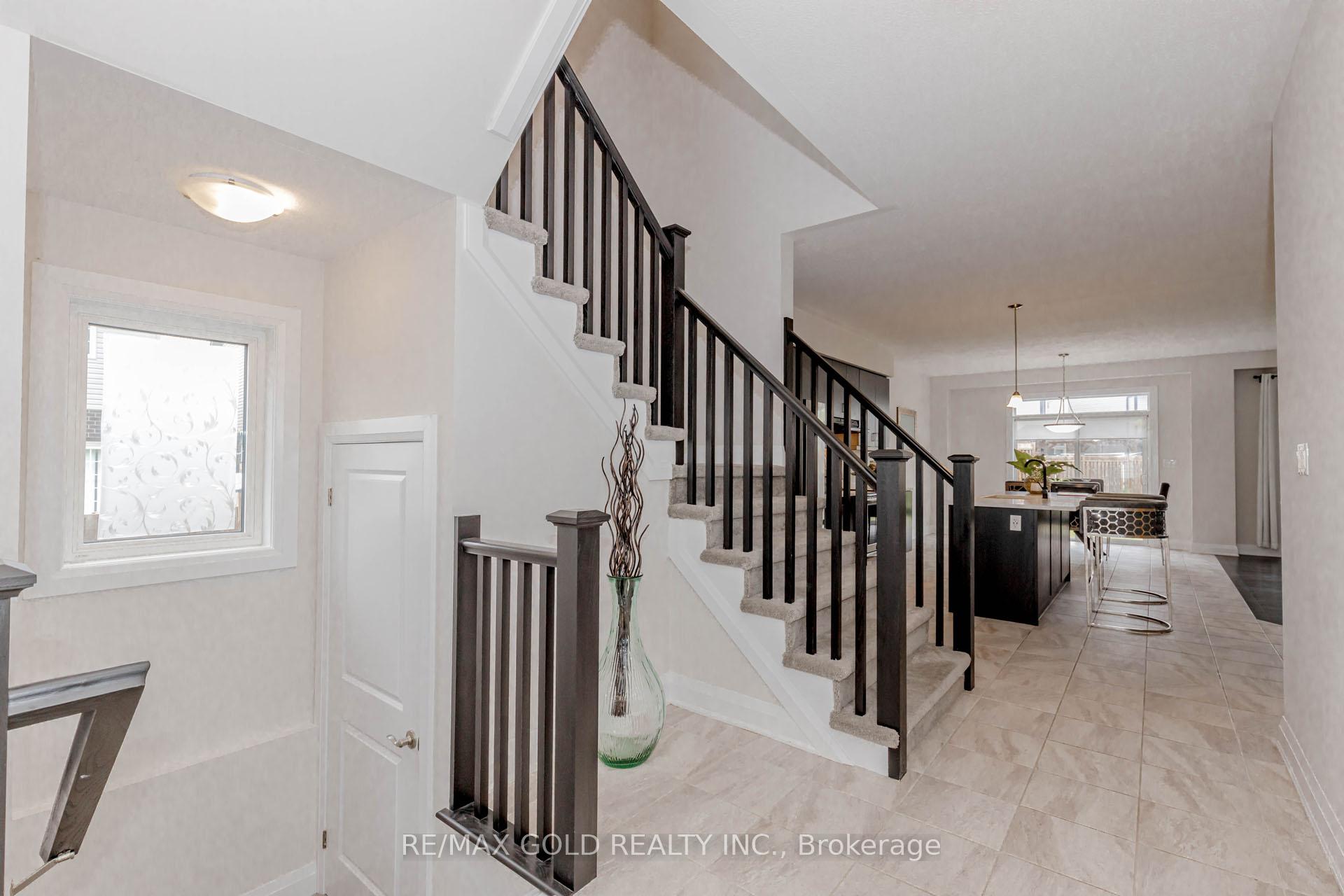 Photo 5 of 604 Blair Creek Drive, Kitchener — HOMEH