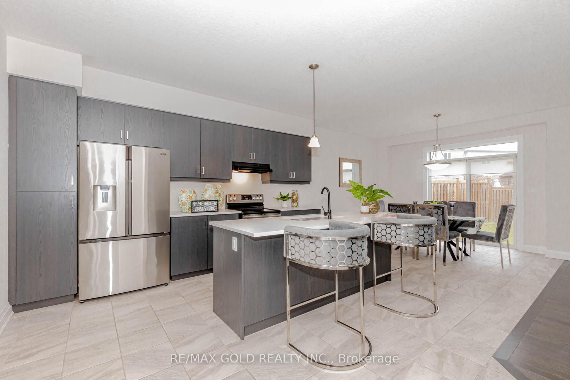 Photo 7 of 604 Blair Creek Drive, Kitchener — HOMEH