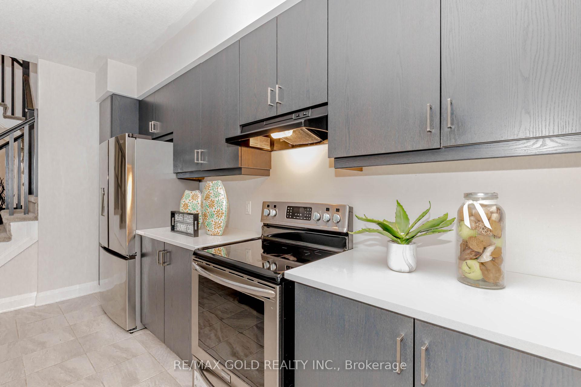 Photo 10 of 604 Blair Creek Drive, Kitchener — HOMEH