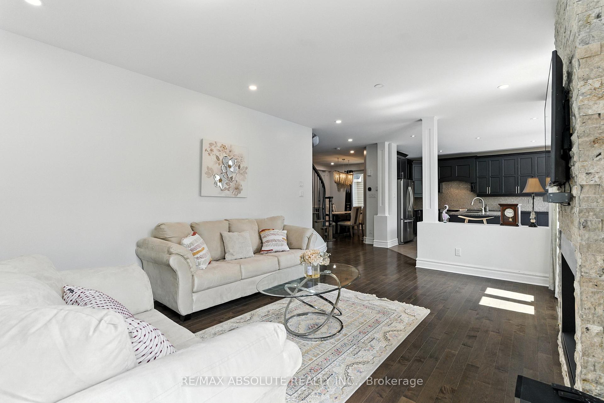 Photo 13 of 17 Rutherglen Terrace, Ottawa, Kanata - Morgan's Grant/South March — HOMEH