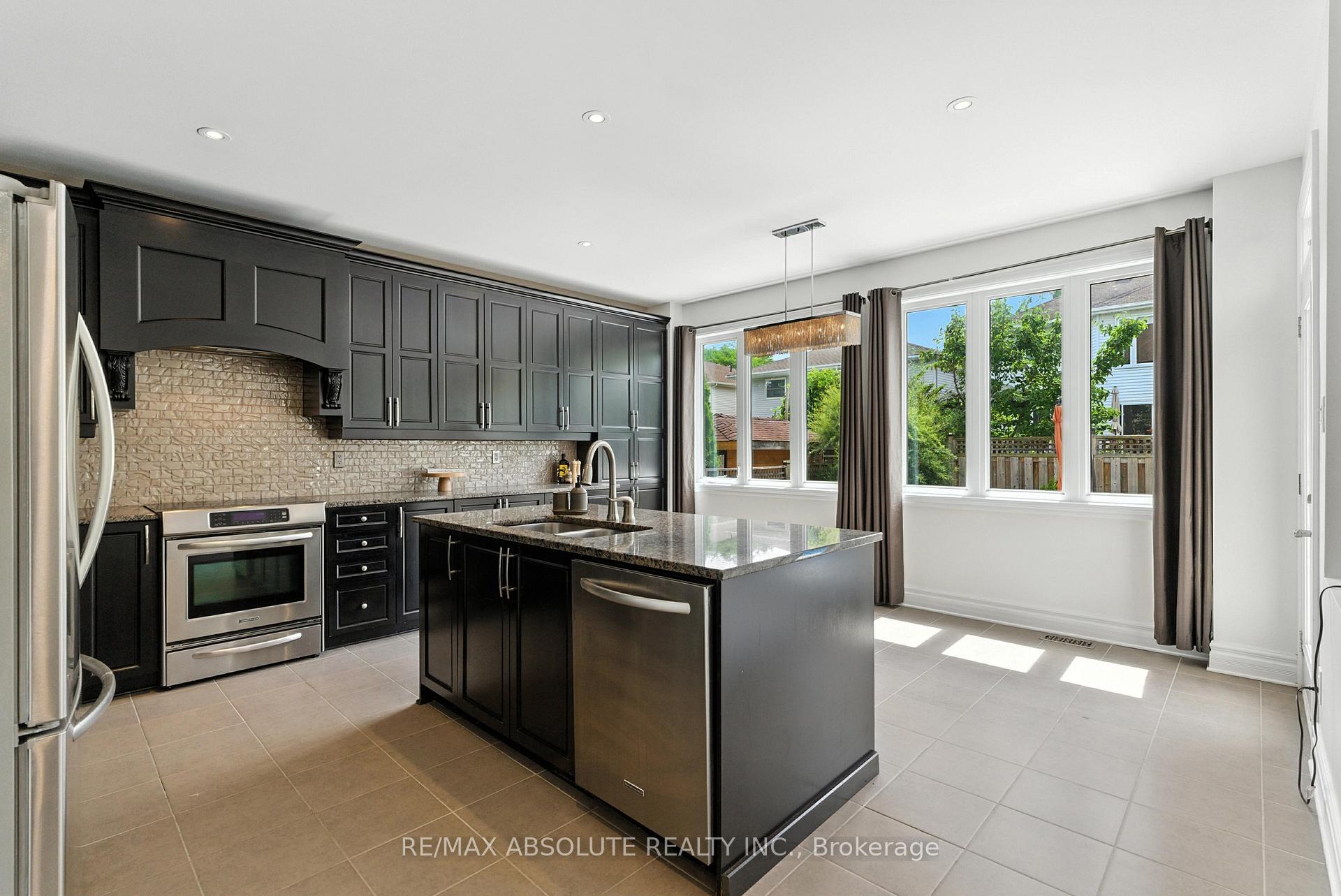 Photo 15 of 17 Rutherglen Terrace, Ottawa, Kanata - Morgan's Grant/South March — HOMEH