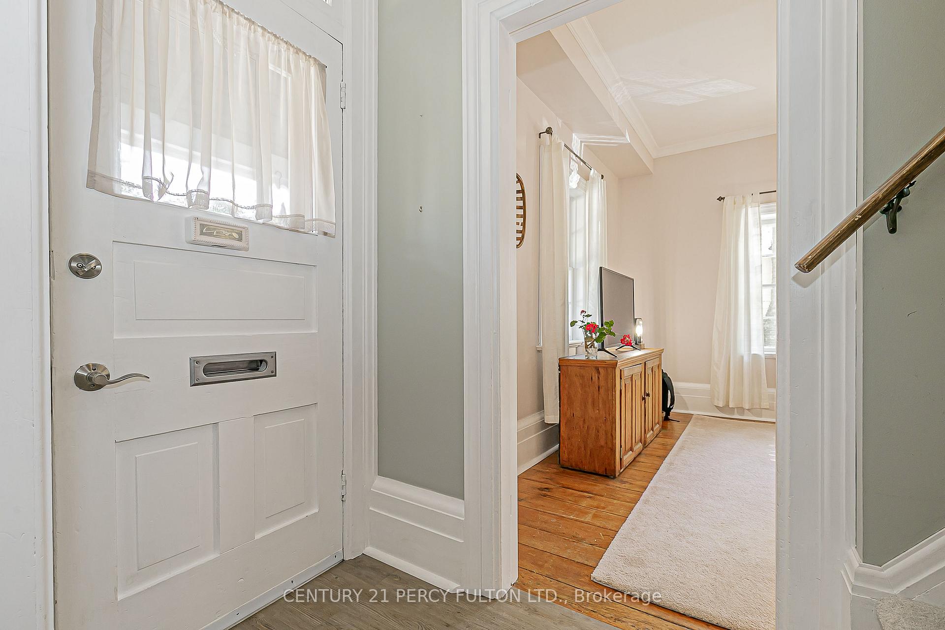 Photo 4 of 42 Joseph Street, Markham, Old Markham Village — HOMEH
