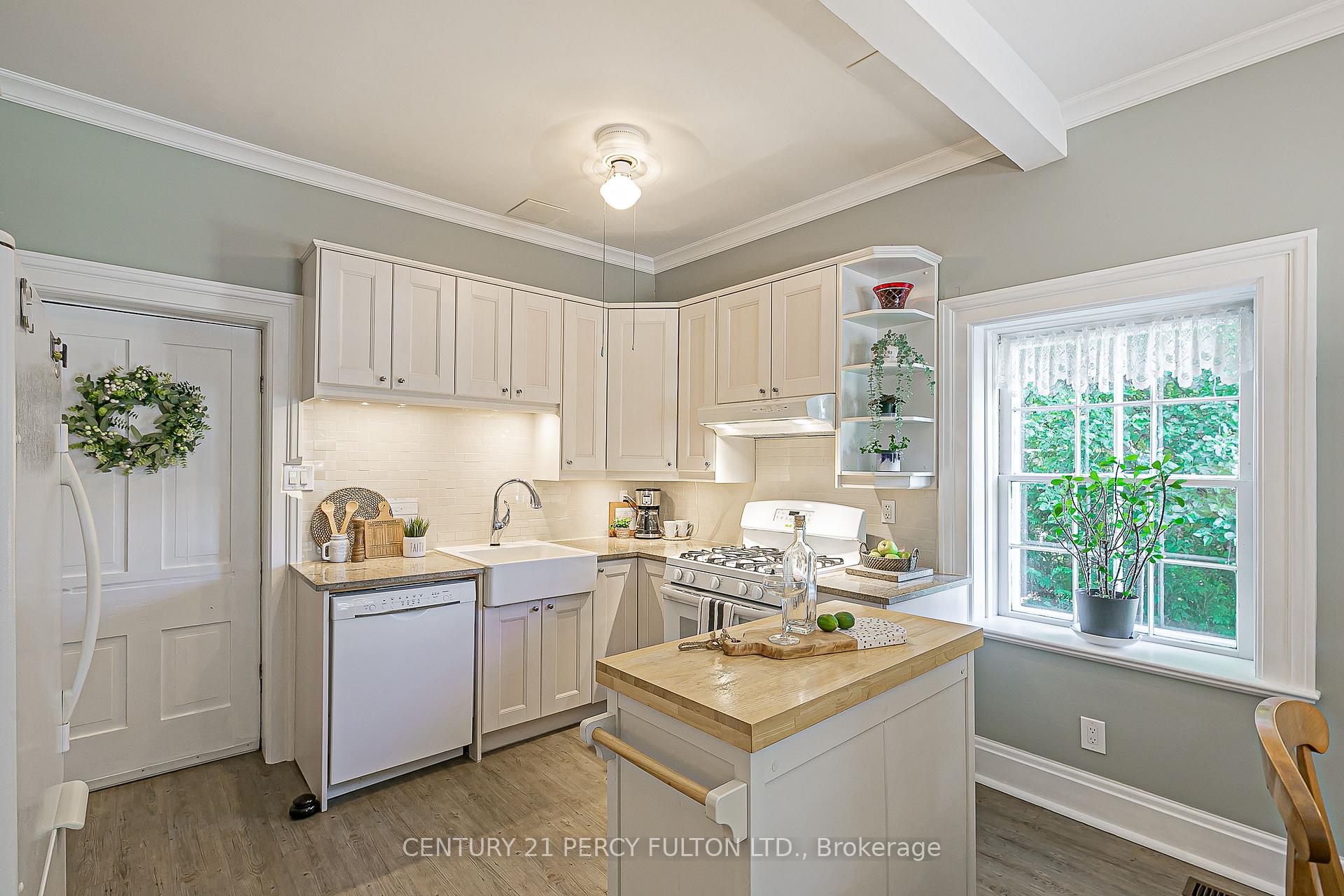 Photo 10 of 42 Joseph Street, Markham, Old Markham Village — HOMEH