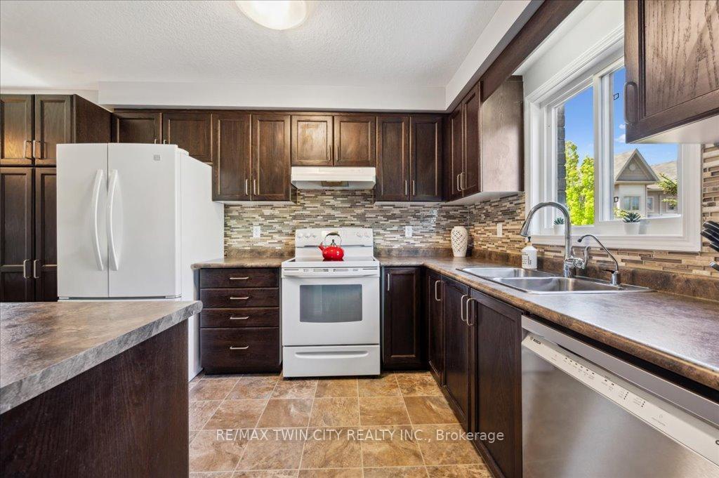 Photo 11 of Unit F27, 6 Upper Mercer Street, Kitchener — HOMEH