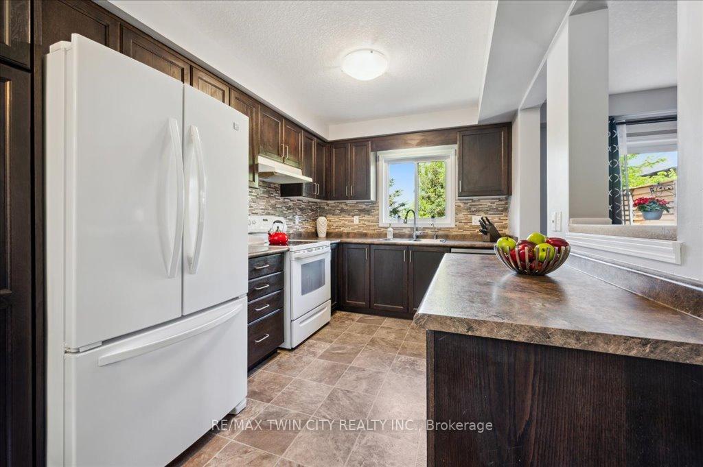 Photo 12 of Unit F27, 6 Upper Mercer Street, Kitchener — HOMEH
