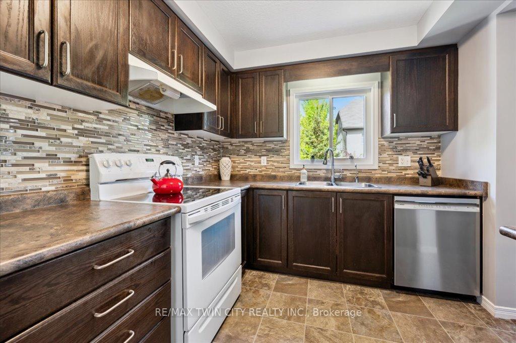 Photo 13 of Unit F27, 6 Upper Mercer Street, Kitchener — HOMEH