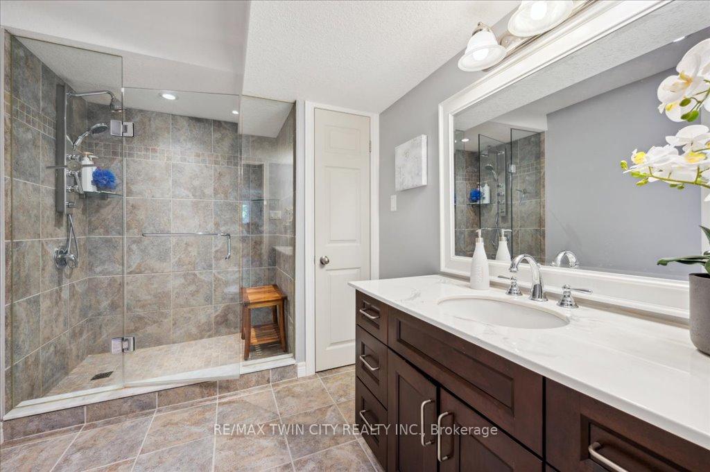 Photo 32 of Unit F27, 6 Upper Mercer Street, Kitchener — HOMEH
