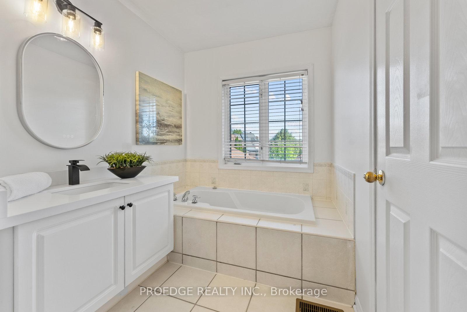 Photo 16 of 763 Bur Oak Avenue, Markham, Wismer — HOMEH