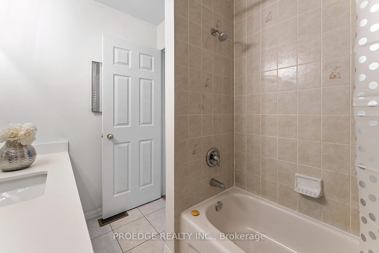 Photo 23 of 763 Bur Oak Avenue, Markham, Wismer — HOMEH