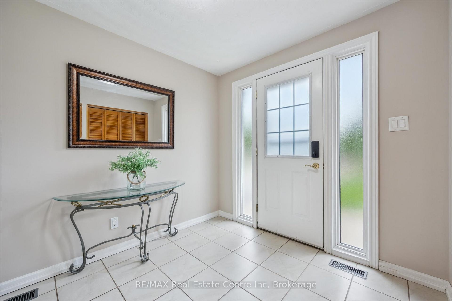 Photo 3 of 374 Fischer Hallman Road, Kitchener — HOMEH