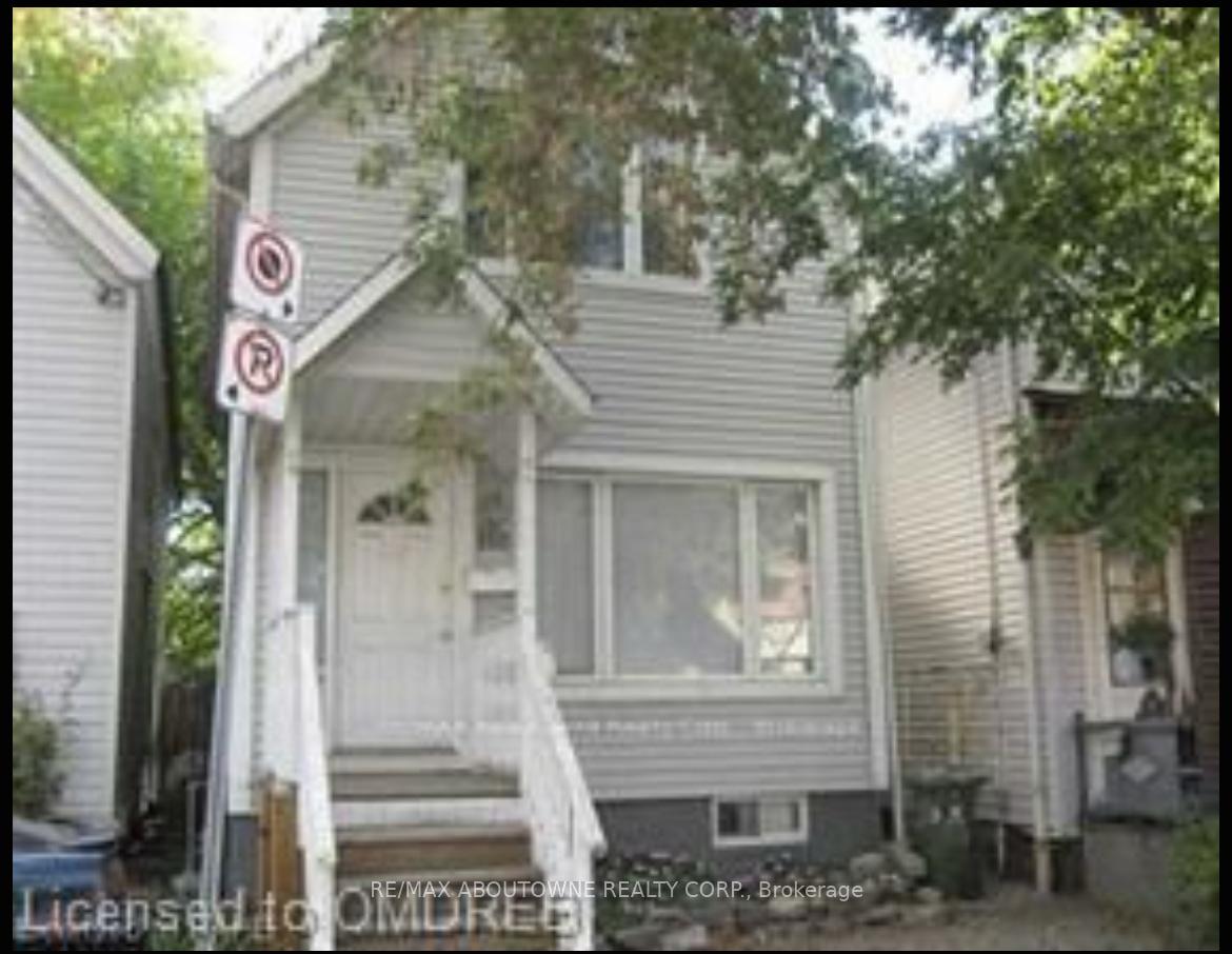 Front of 110 Beach Road E