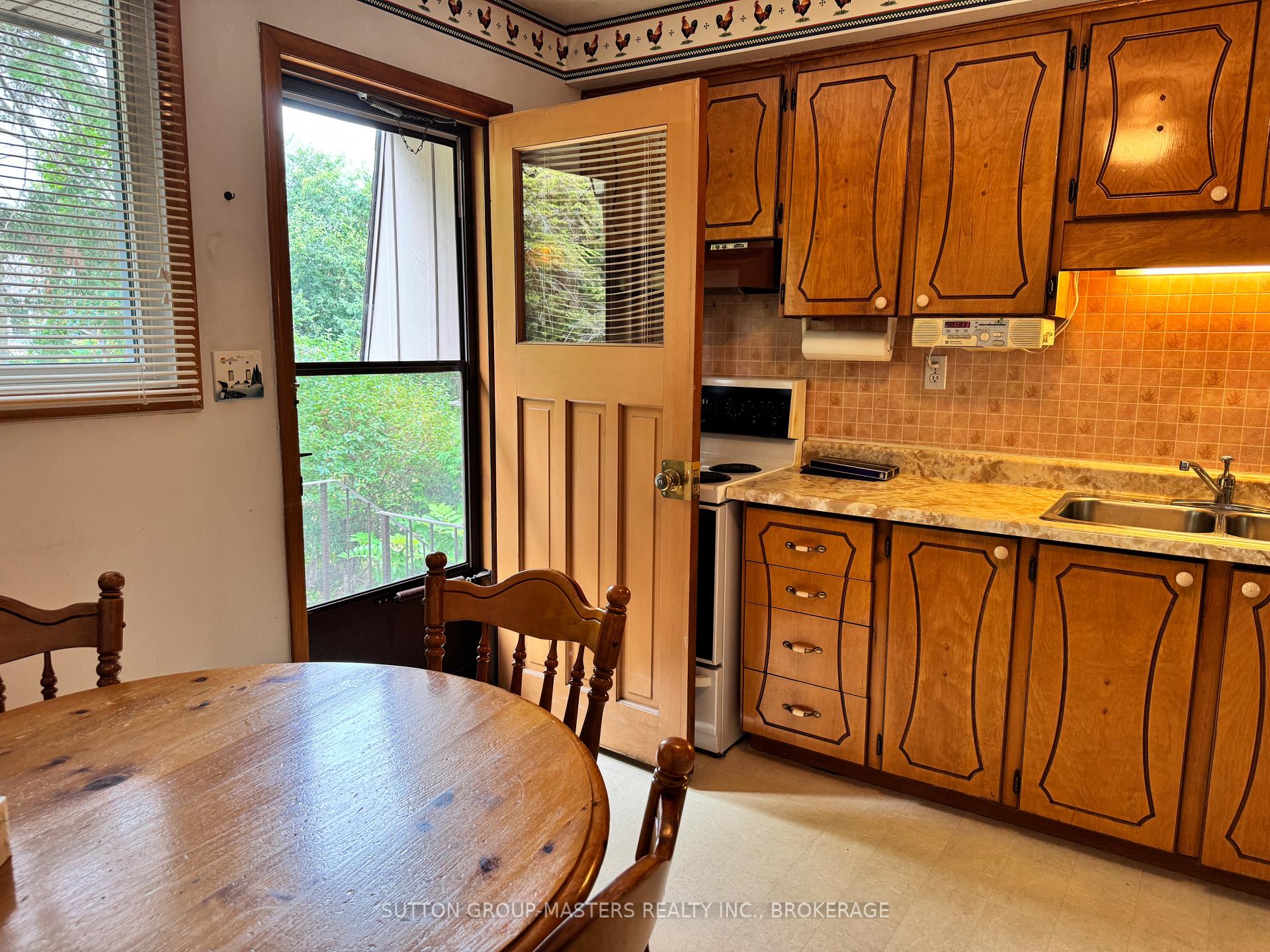 Photo 11 of 79 Inverness Crescent, Kingston, West of Sir John A. Blvd — HOMEH
