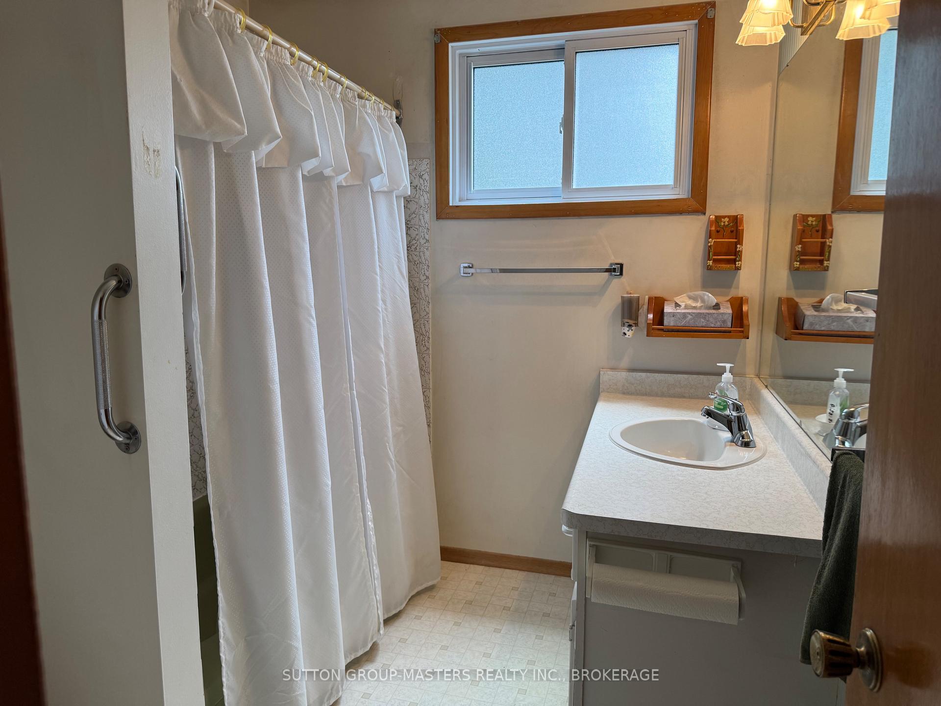 Photo 24 of 79 Inverness Crescent, Kingston, West of Sir John A. Blvd — HOMEH