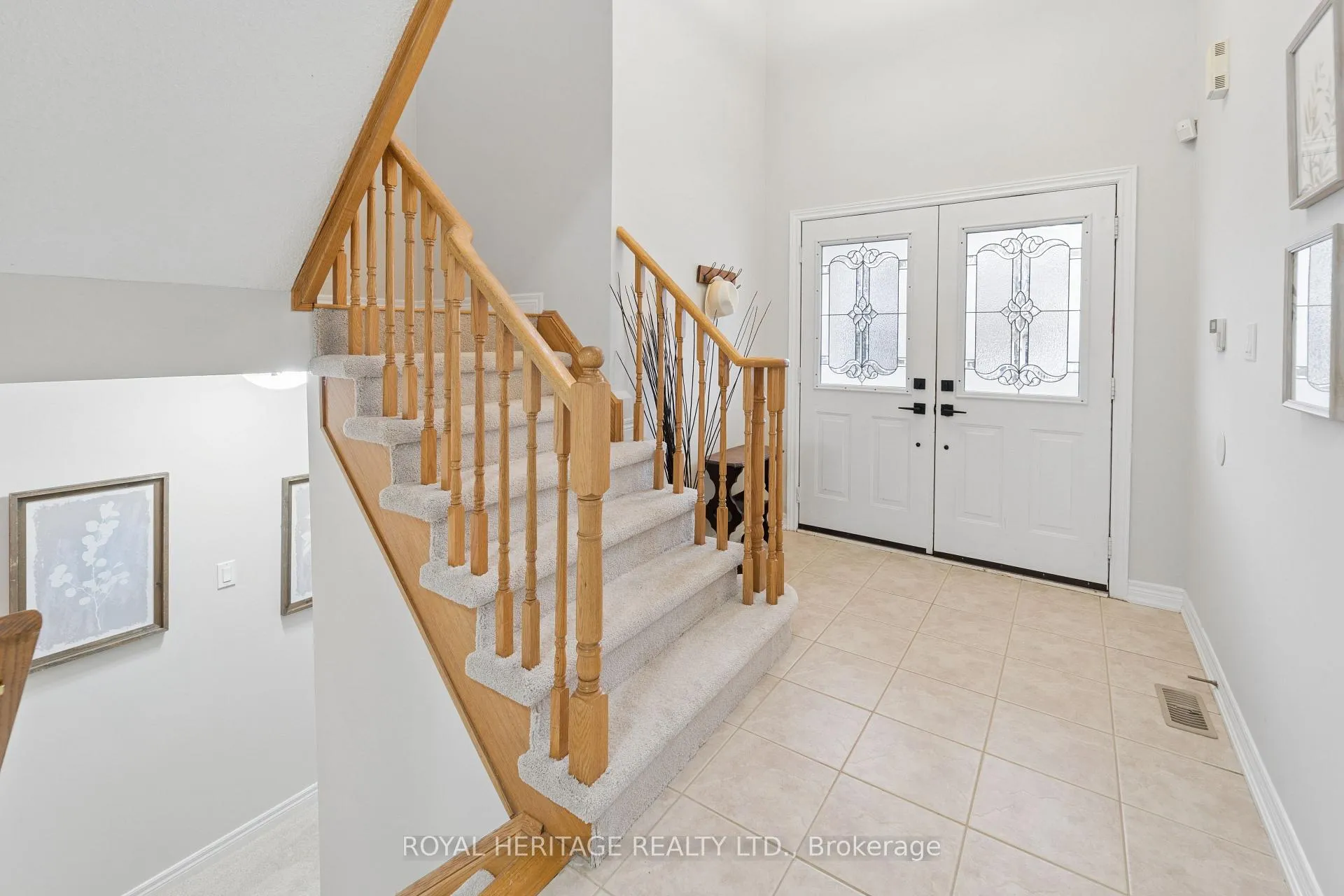 Photo 3 of 44 Cranborne Crescent, Whitby, Brooklin — HOMEH