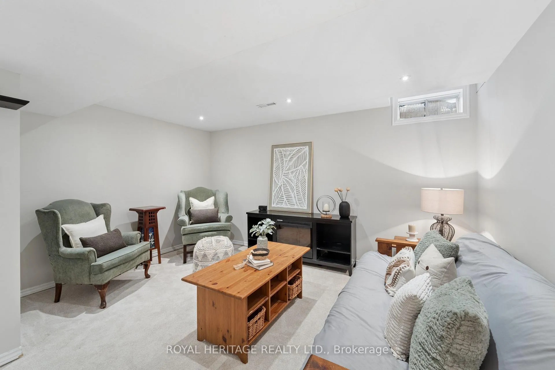 Photo 19 of 44 Cranborne Crescent, Whitby, Brooklin — HOMEH