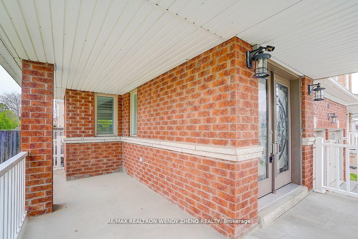 Photo 4 of 46 Ian Baron Avenue, Markham, Village Green-South Unionville — HOMEH