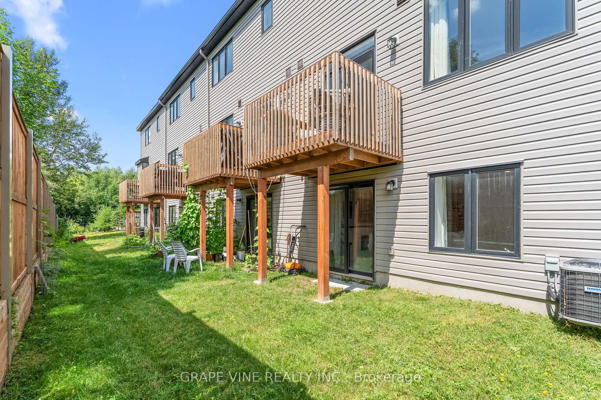 Photo 6 of 148 Attwell Private, Ottawa, Kanata - Morgan's Grant/South March — HOMEH