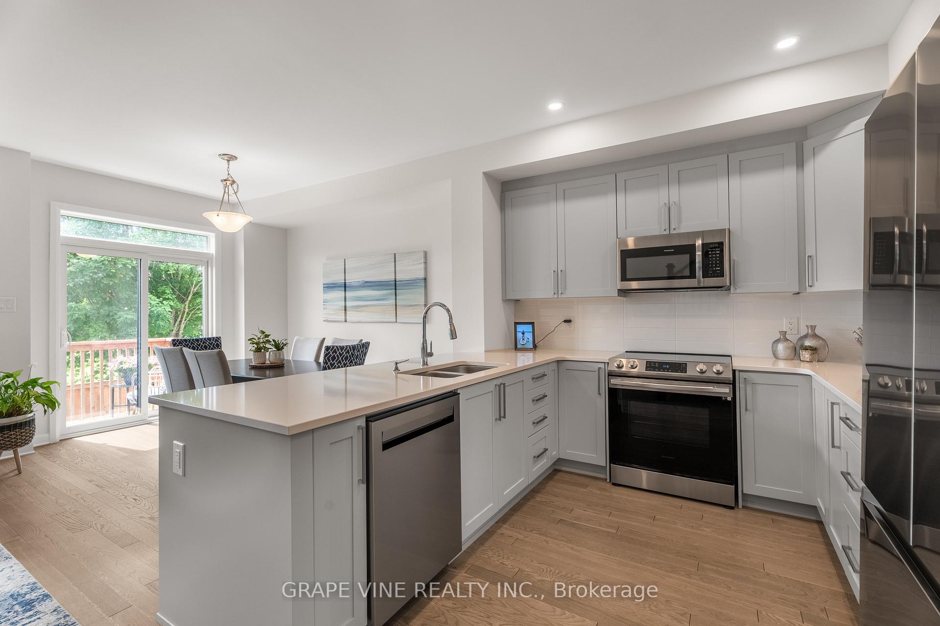 Photo 11 of 148 Attwell Private, Ottawa, Kanata - Morgan's Grant/South March — HOMEH