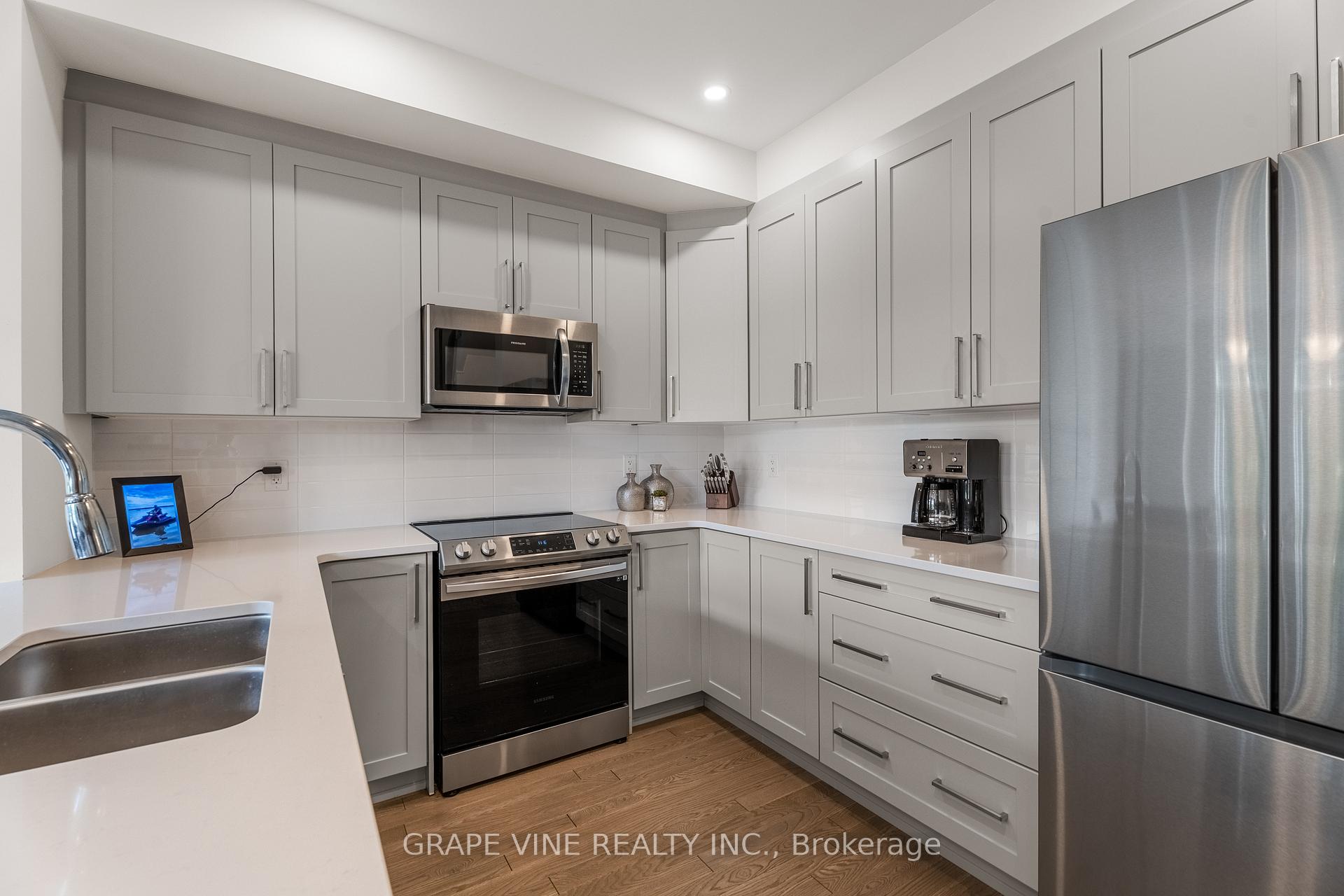 Photo 13 of 148 Attwell Private, Ottawa, Kanata - Morgan's Grant/South March — HOMEH