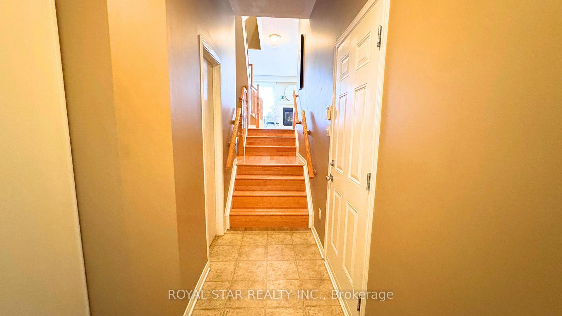 Photo 4 of 204 Catamount Court, Ottawa, Kanata - Emerald Meadows/Trailwest — HOMEH