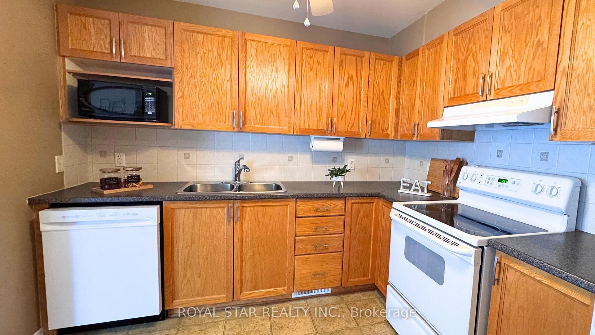 Photo 12 of 204 Catamount Court, Ottawa, Kanata - Emerald Meadows/Trailwest — HOMEH