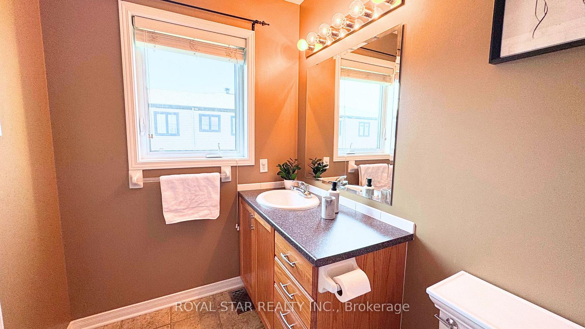 Photo 18 of 204 Catamount Court, Ottawa, Kanata - Emerald Meadows/Trailwest — HOMEH