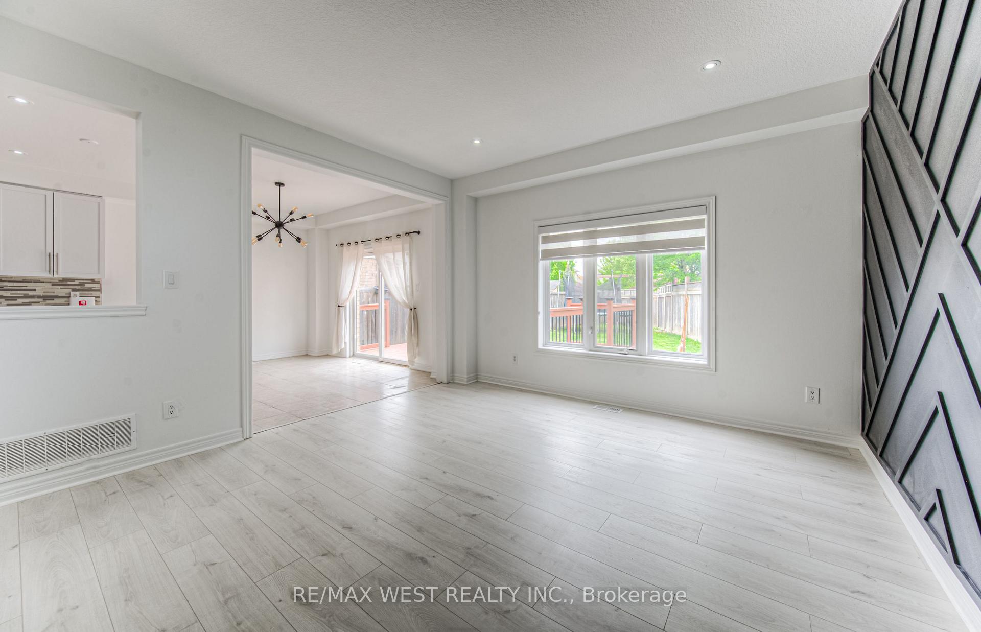 Photo 10 of 57 Creek Ridge Street, Kitchener, Doon South — HOMEH