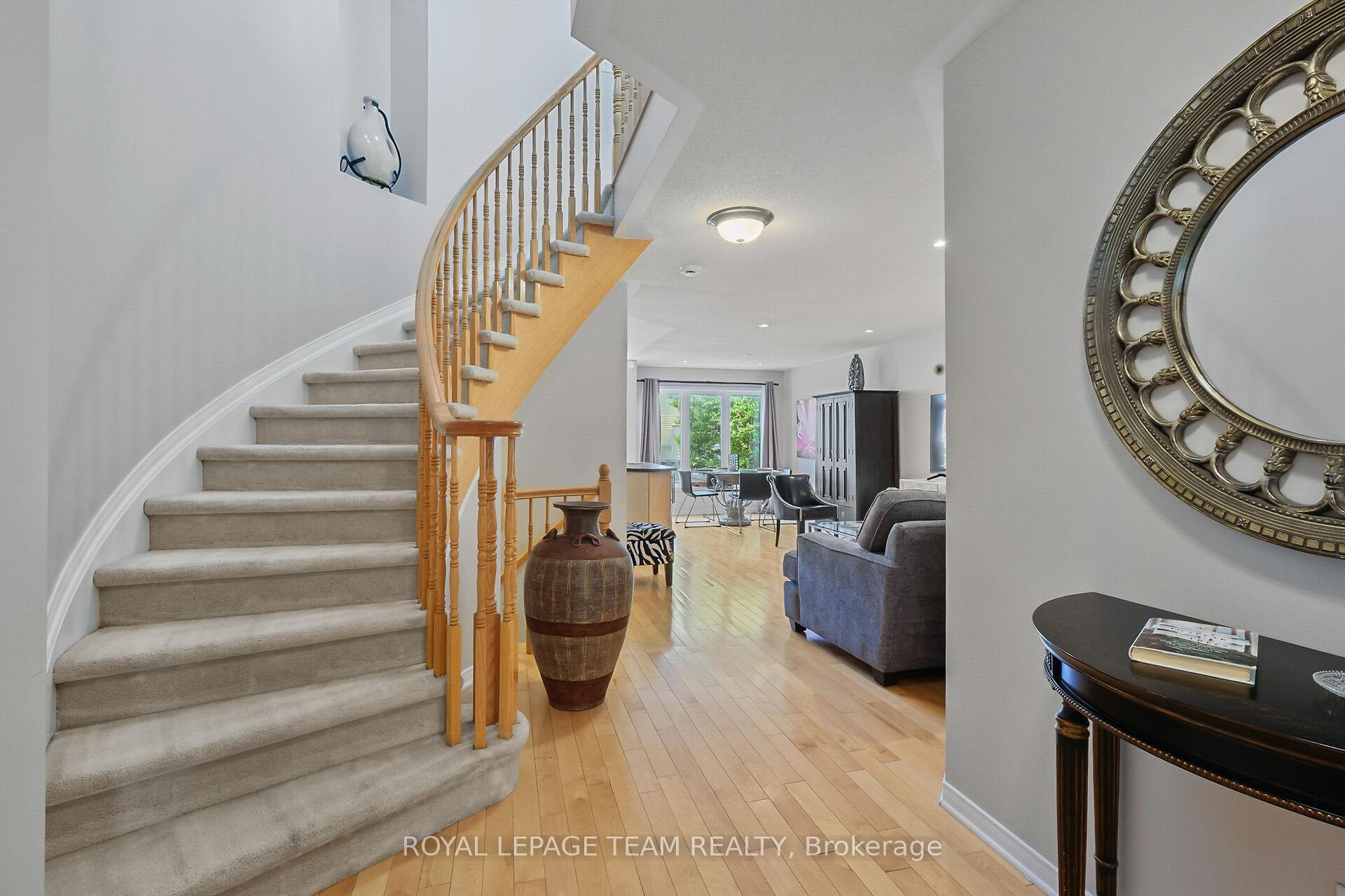 Photo 2 of 2072 Dunollie Crescent, Ottawa, Kanata - Morgan's Grant/South March — HOMEH