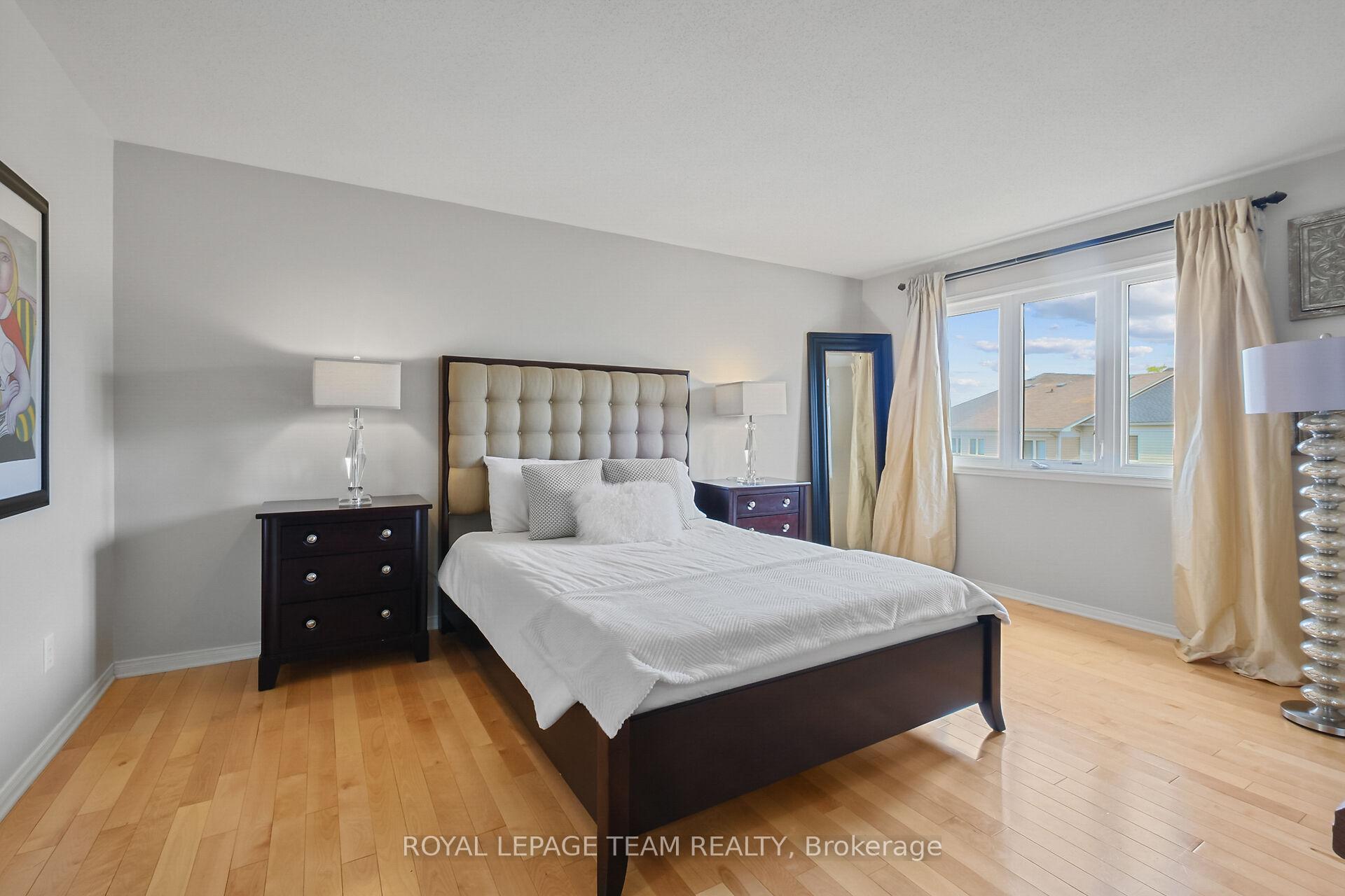 Photo 5 of 2072 Dunollie Crescent, Ottawa, Kanata - Morgan's Grant/South March — HOMEH