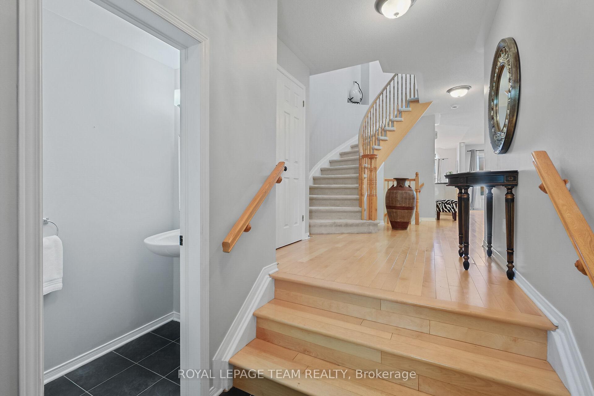 Photo 9 of 2072 Dunollie Crescent, Ottawa, Kanata - Morgan's Grant/South March — HOMEH