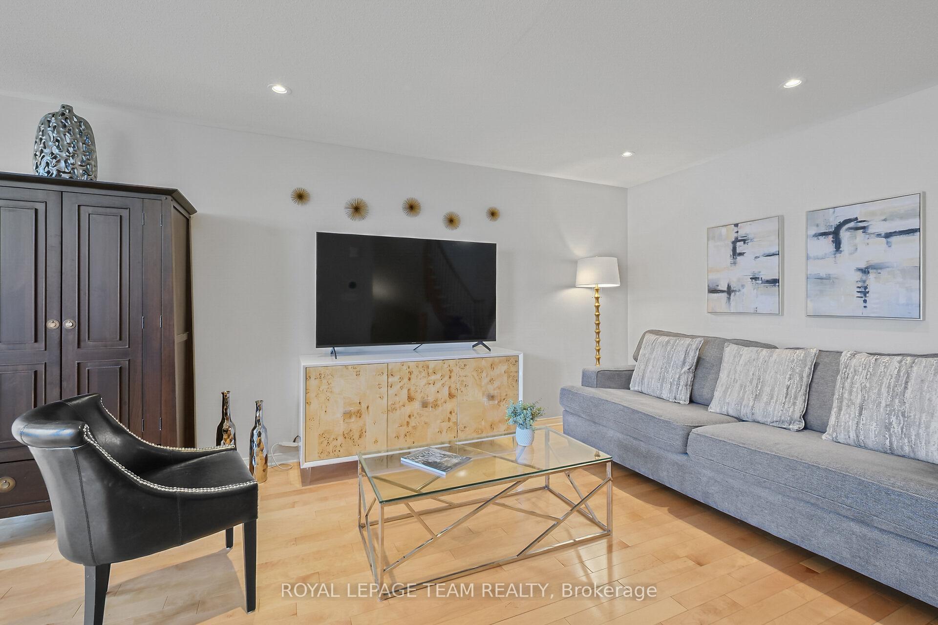 Photo 10 of 2072 Dunollie Crescent, Ottawa, Kanata - Morgan's Grant/South March — HOMEH