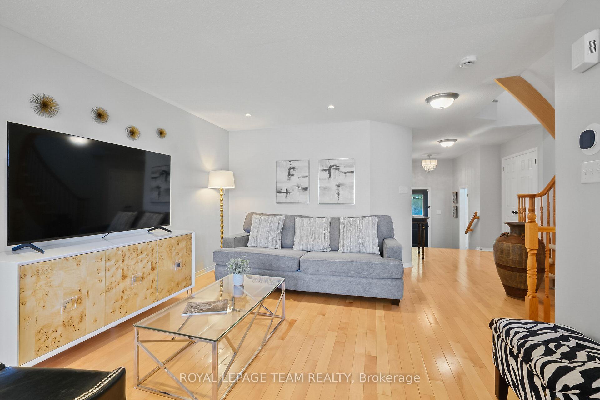 Photo 11 of 2072 Dunollie Crescent, Ottawa, Kanata - Morgan's Grant/South March — HOMEH