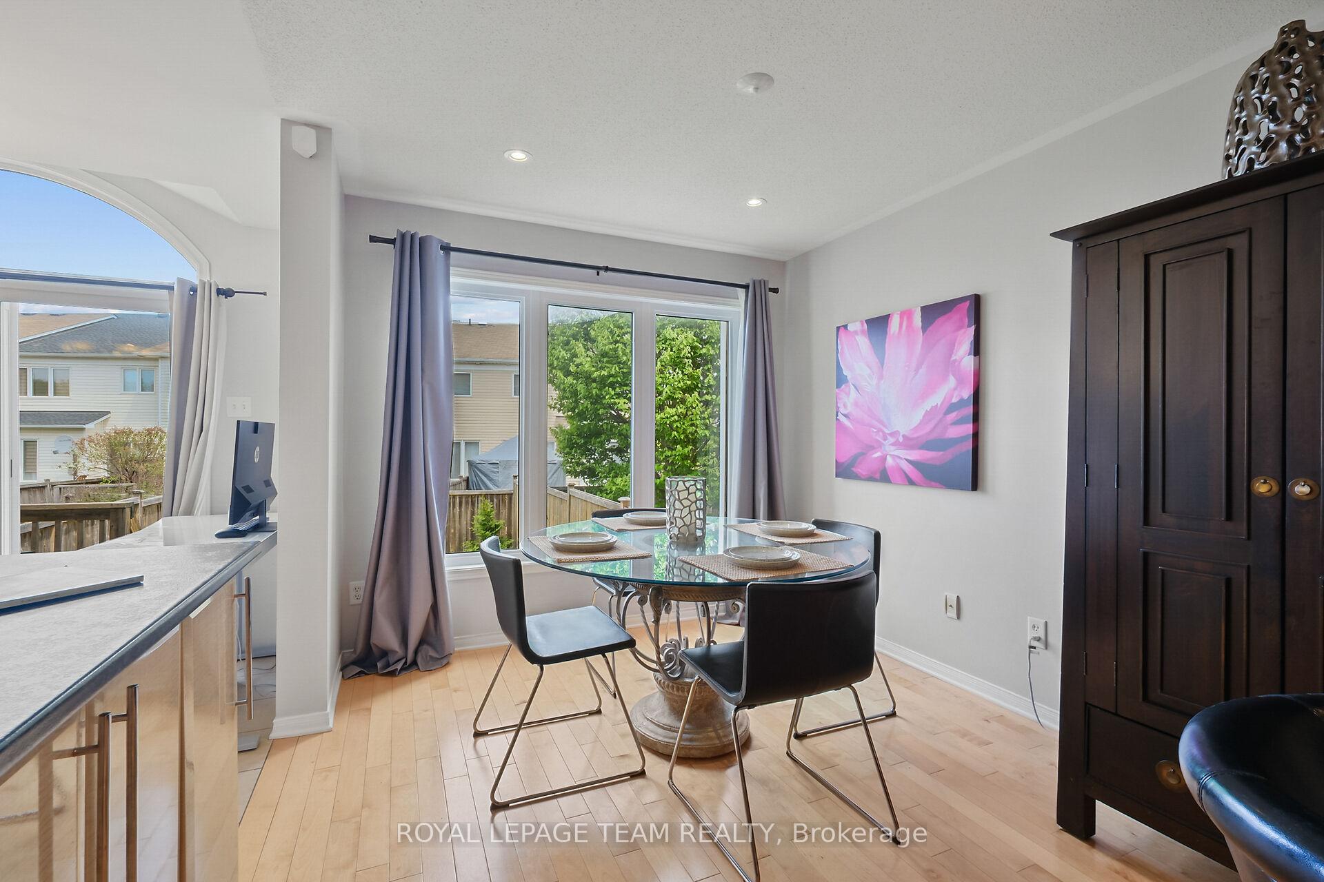 Photo 13 of 2072 Dunollie Crescent, Ottawa, Kanata - Morgan's Grant/South March — HOMEH