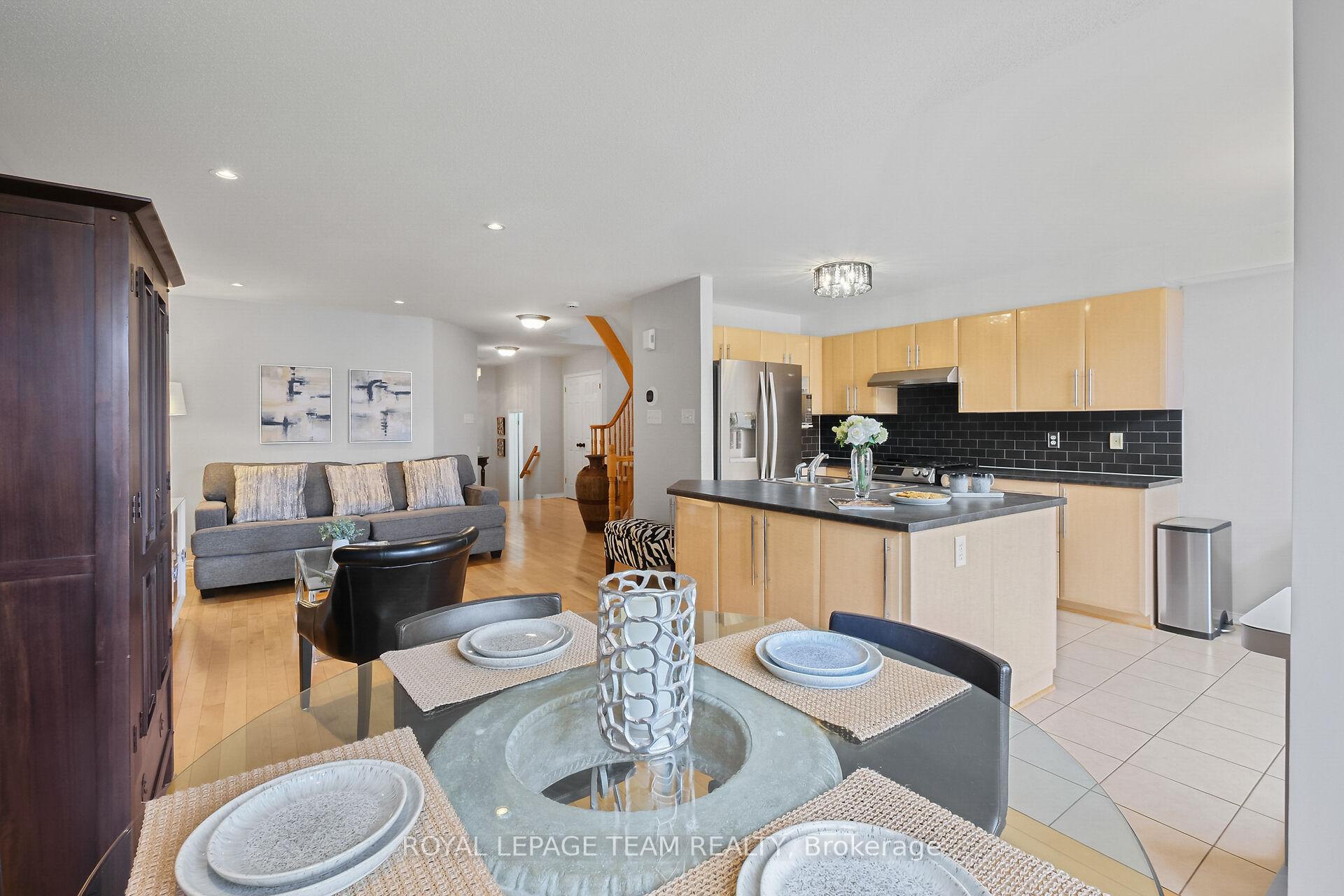 Photo 14 of 2072 Dunollie Crescent, Ottawa, Kanata - Morgan's Grant/South March — HOMEH
