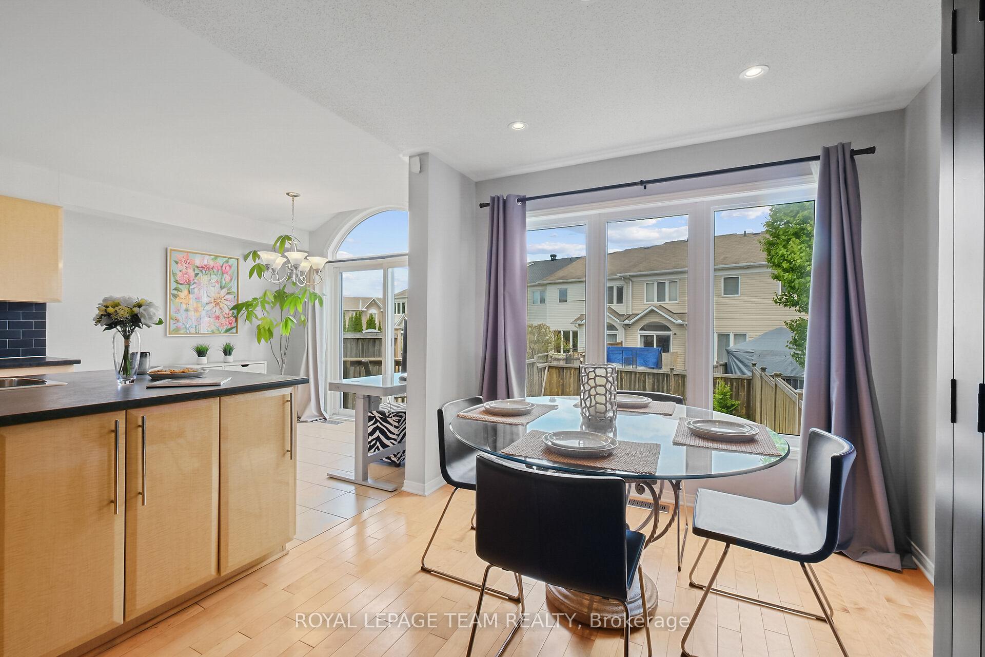 Photo 15 of 2072 Dunollie Crescent, Ottawa, Kanata - Morgan's Grant/South March — HOMEH