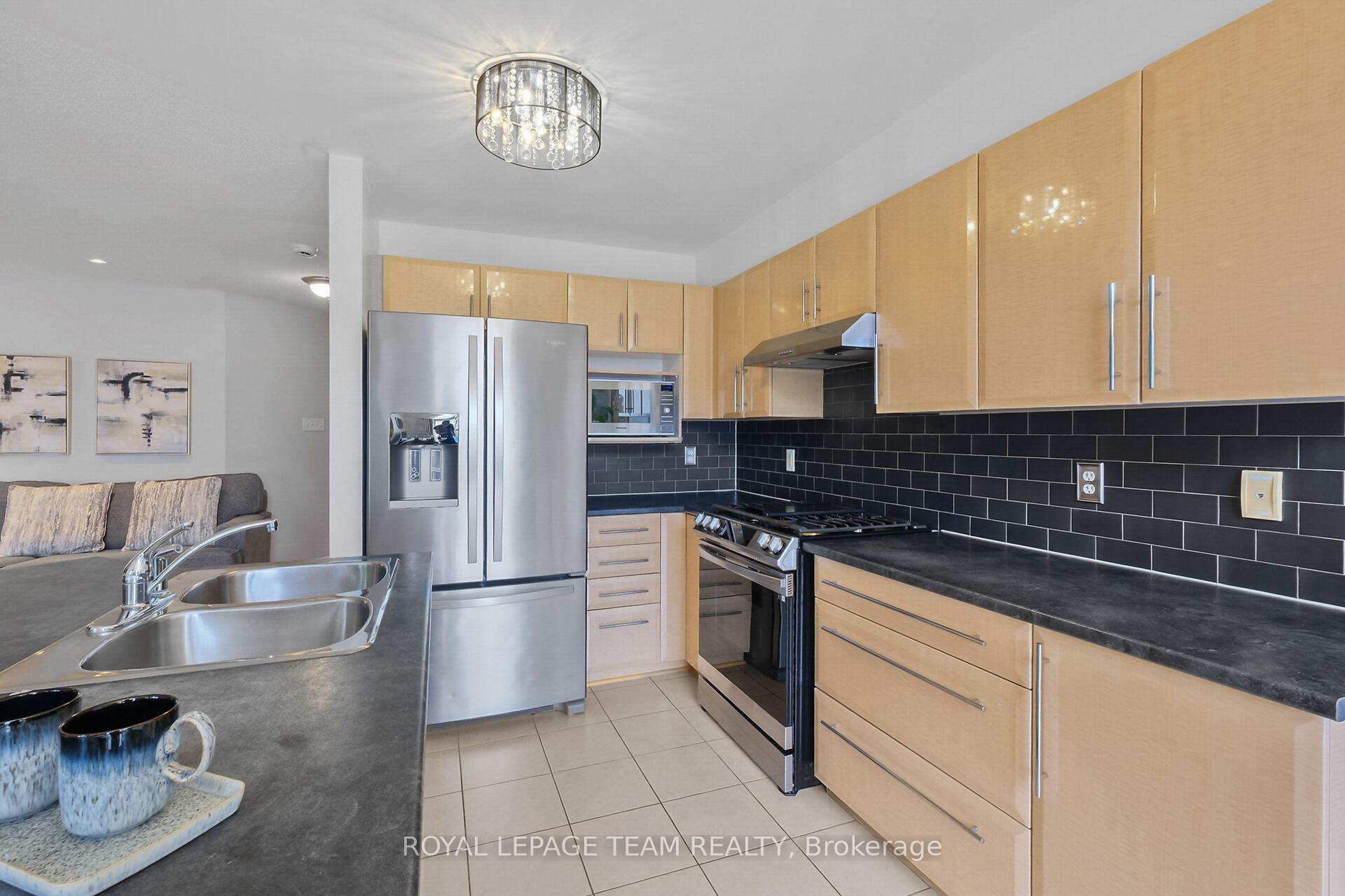 Photo 17 of 2072 Dunollie Crescent, Ottawa, Kanata - Morgan's Grant/South March — HOMEH