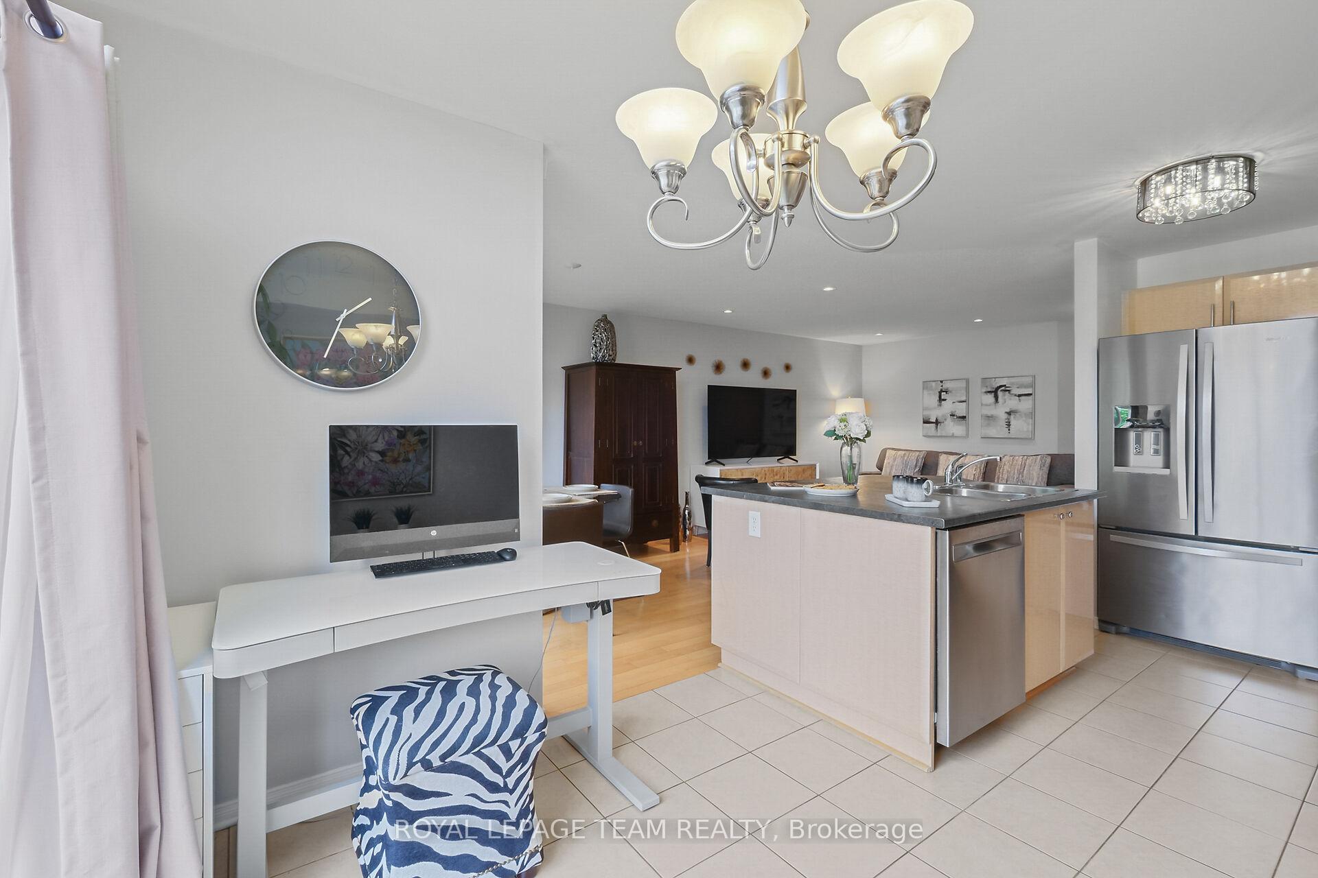 Photo 21 of 2072 Dunollie Crescent, Ottawa, Kanata - Morgan's Grant/South March — HOMEH