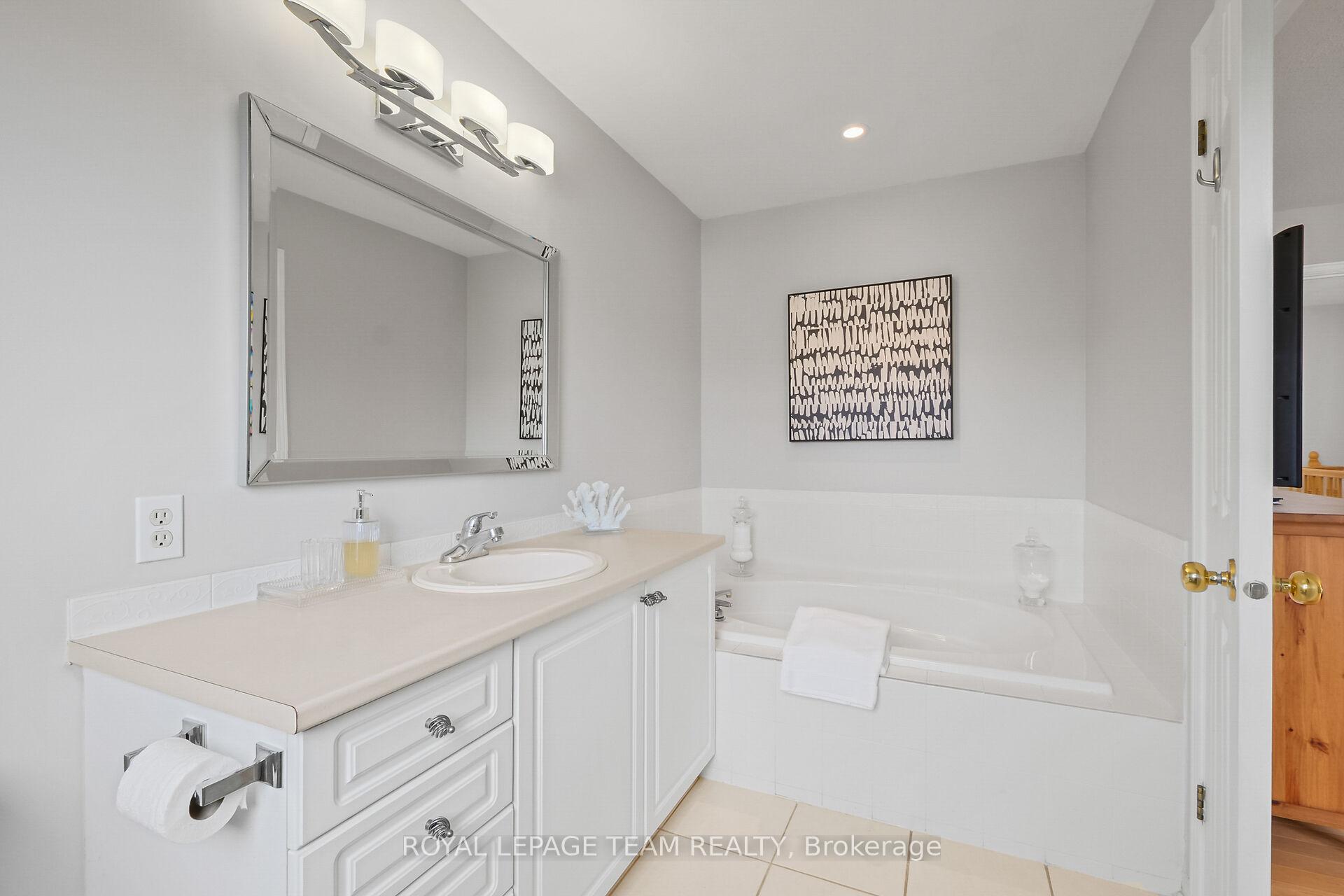 Photo 28 of 2072 Dunollie Crescent, Ottawa, Kanata - Morgan's Grant/South March — HOMEH