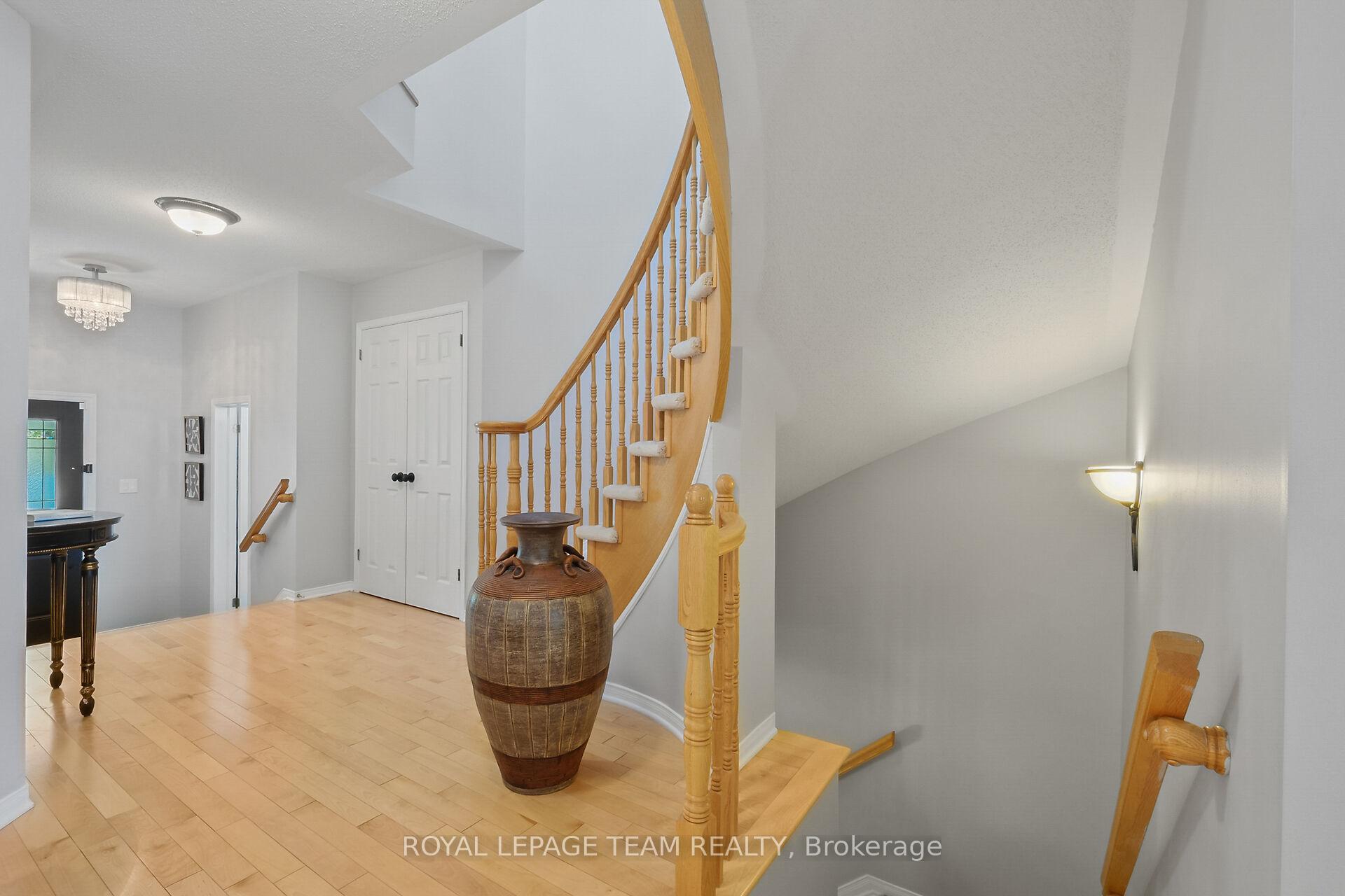 Photo 36 of 2072 Dunollie Crescent, Ottawa, Kanata - Morgan's Grant/South March — HOMEH