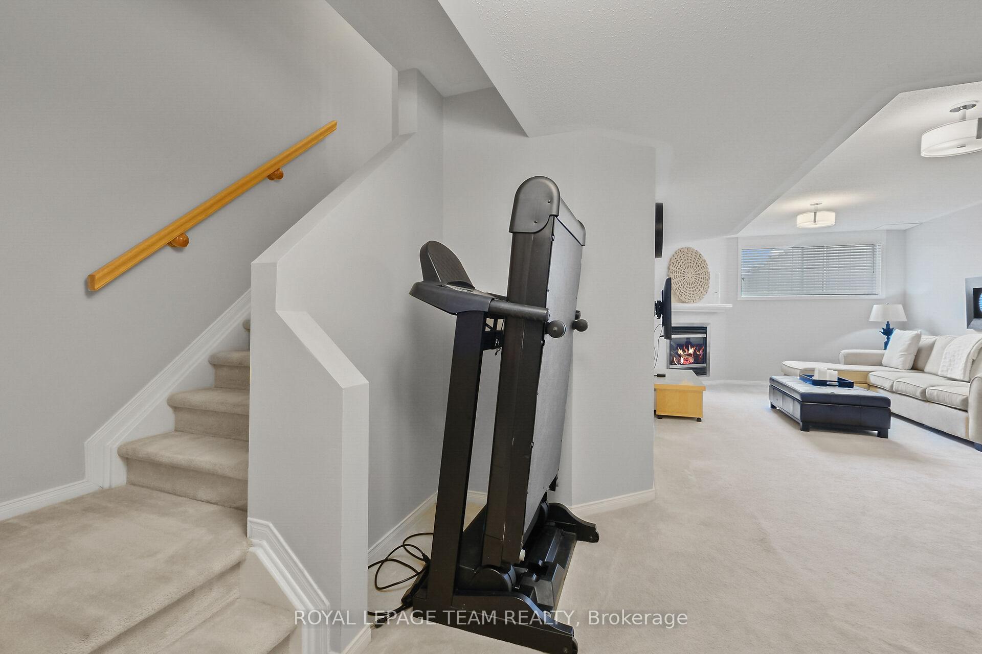 Photo 37 of 2072 Dunollie Crescent, Ottawa, Kanata - Morgan's Grant/South March — HOMEH
