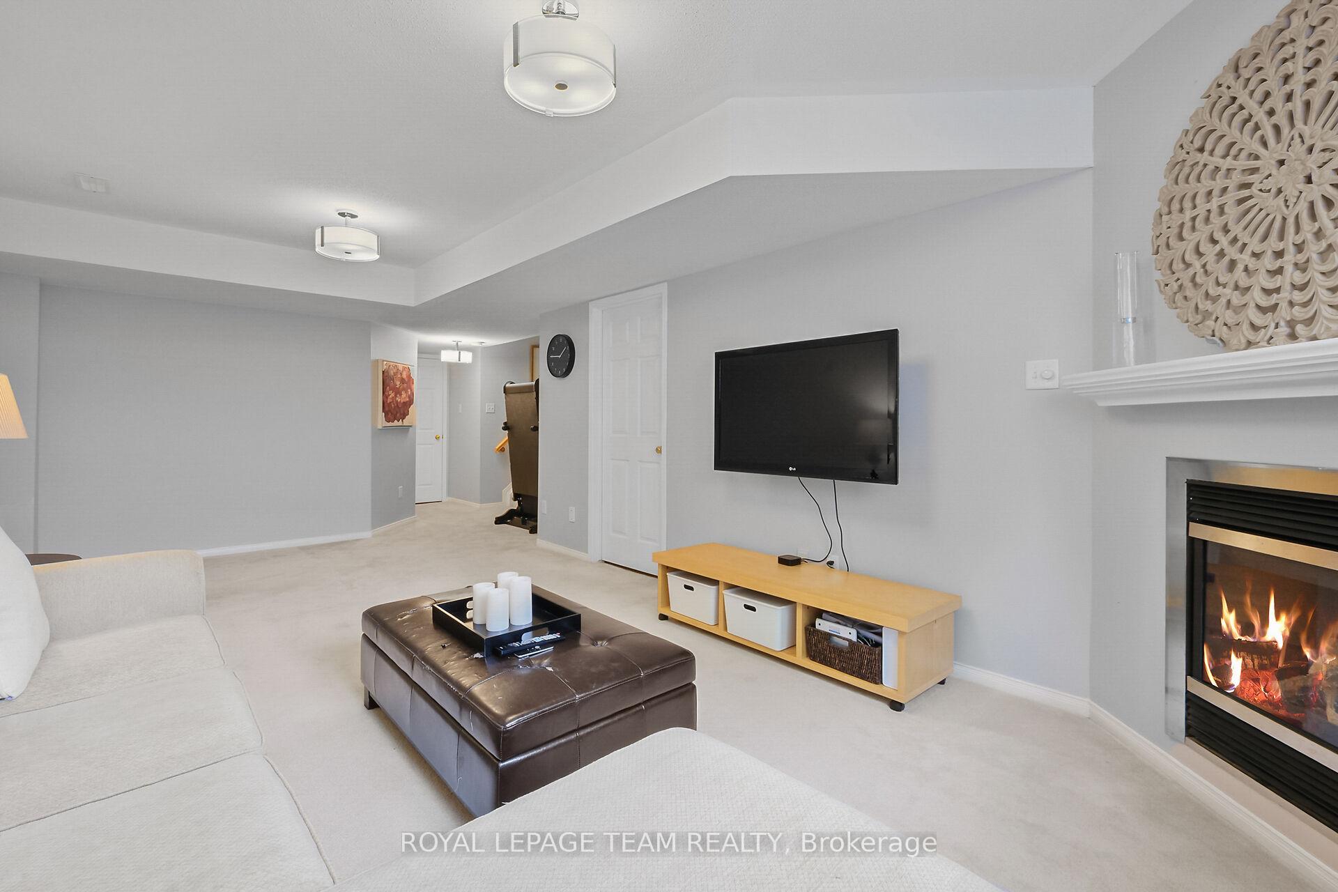 Photo 40 of 2072 Dunollie Crescent, Ottawa, Kanata - Morgan's Grant/South March — HOMEH