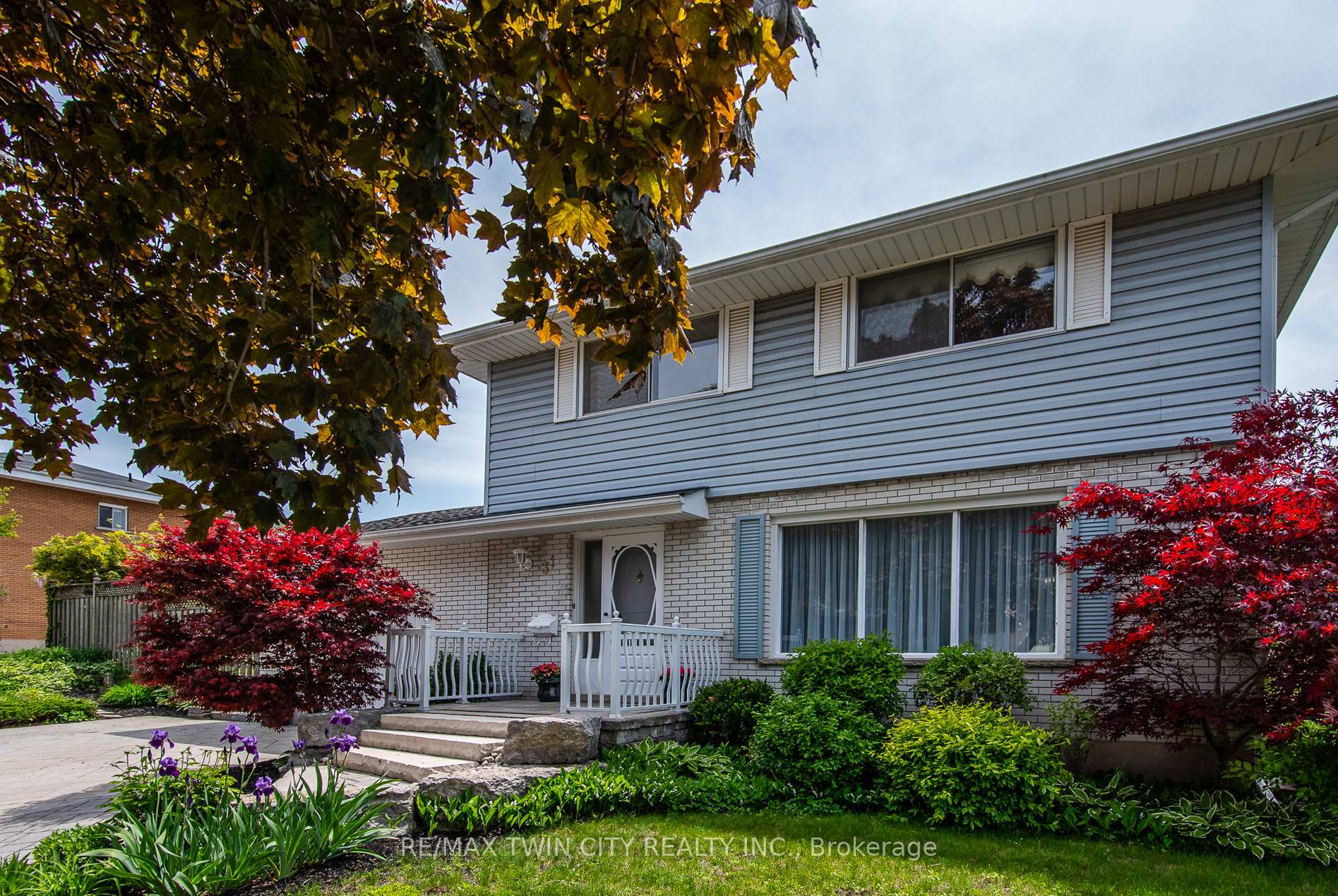 Photo 2 of 31 Carwood Crescent, Kitchener, Rockway — HOMEH