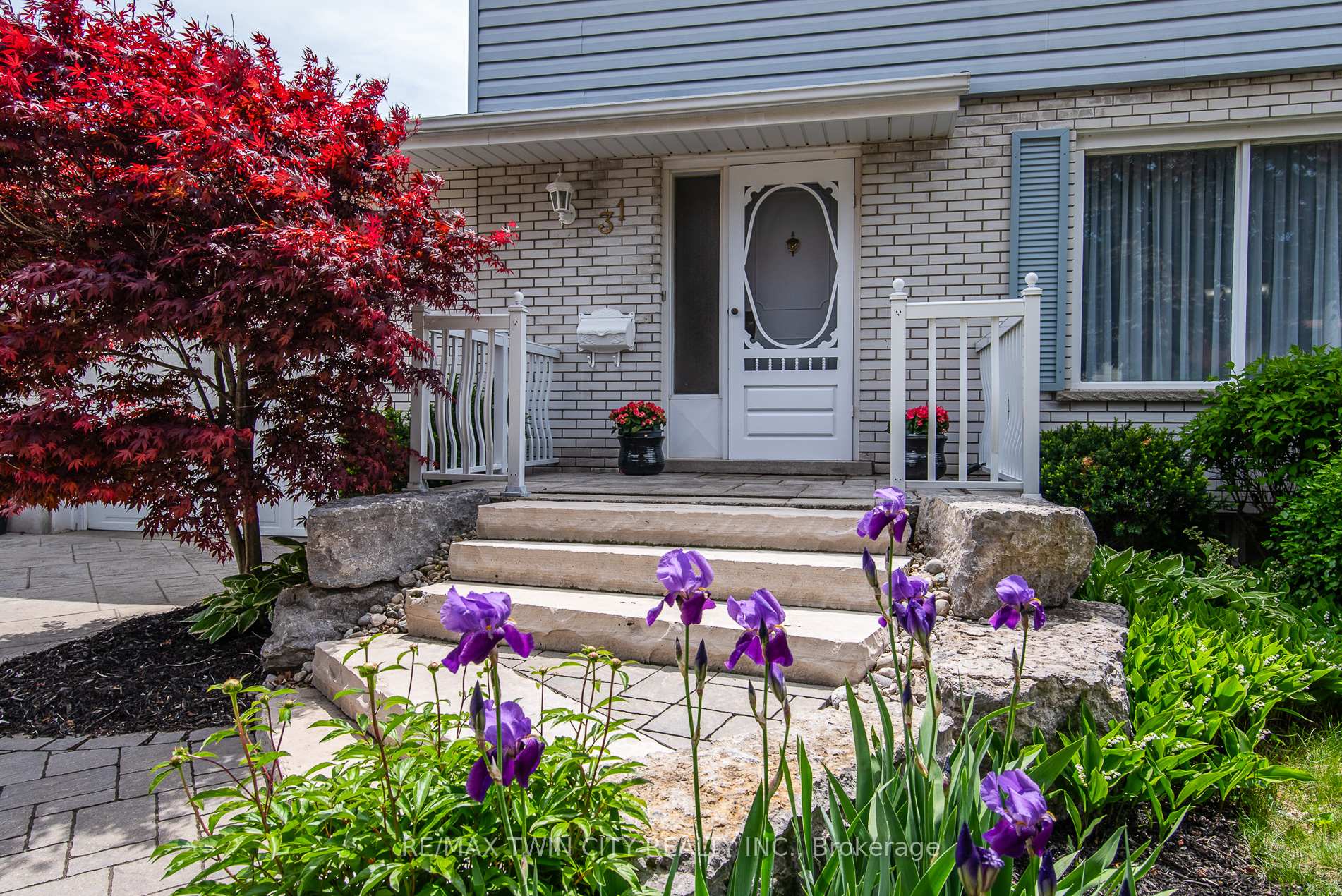 Photo 3 of 31 Carwood Crescent, Kitchener, Rockway — HOMEH