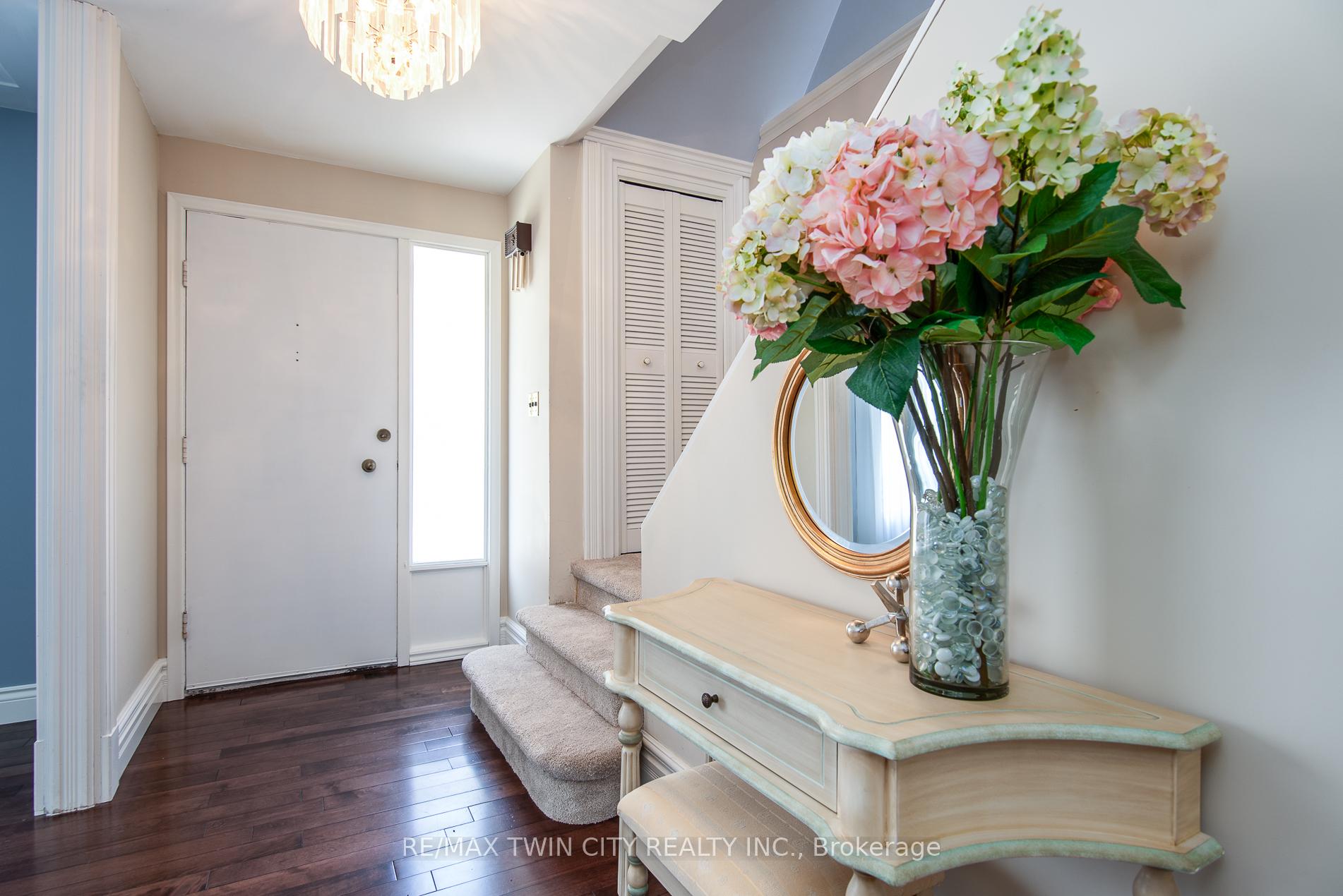 Photo 4 of 31 Carwood Crescent, Kitchener, Rockway — HOMEH